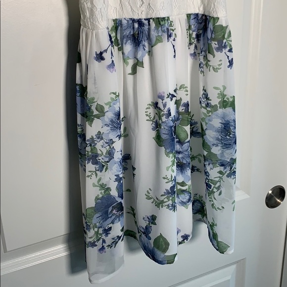 Speechless White Lace/Blue Floral Dress - Picture 5 of 6